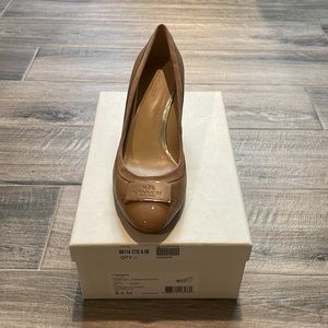 Coach Heath Wedge Lambskin/Patent Leather Wedge Light Camel Size 8.5
